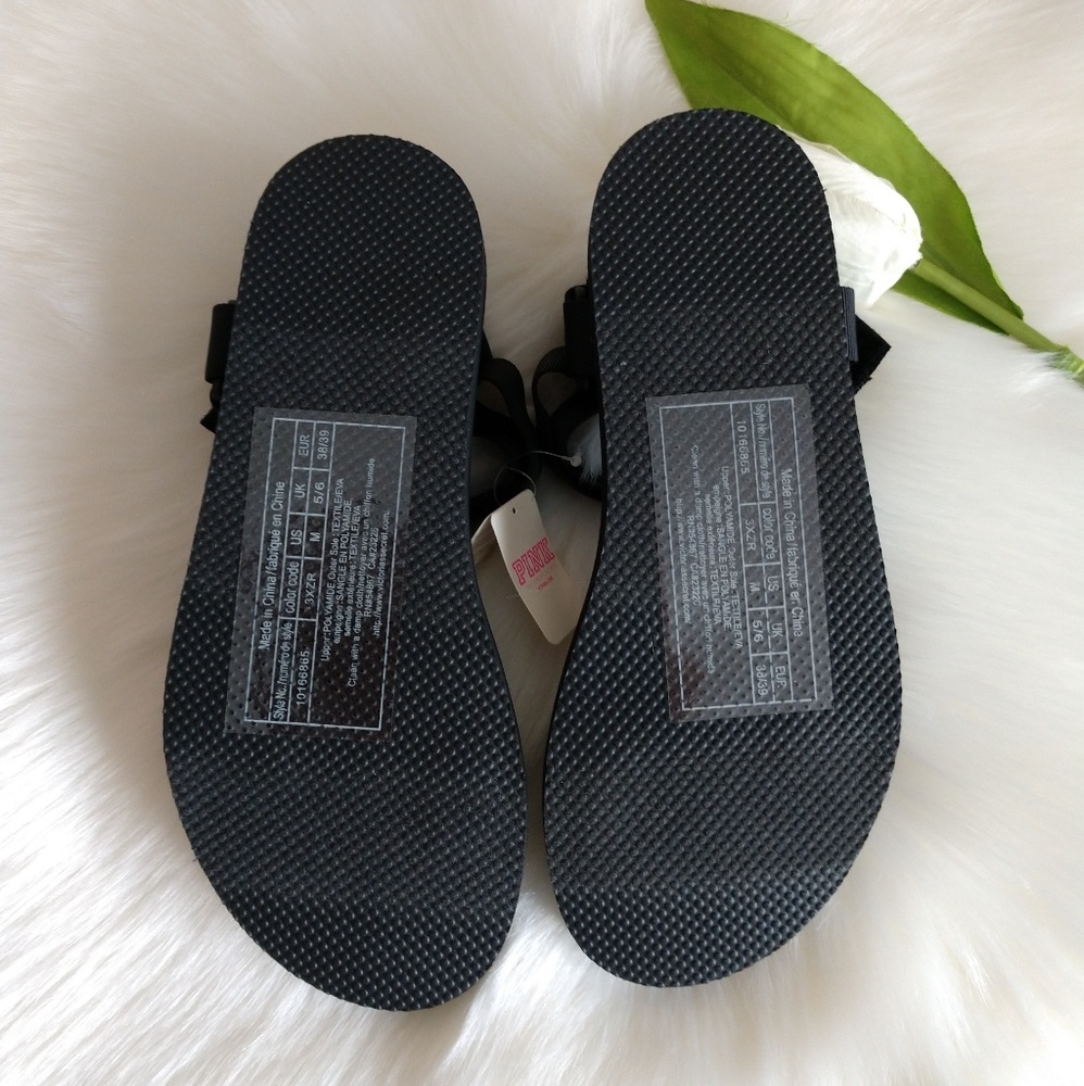 Size M🌺PINK VICTORIA'S SECRET SANDALS - Picture 4 of 5